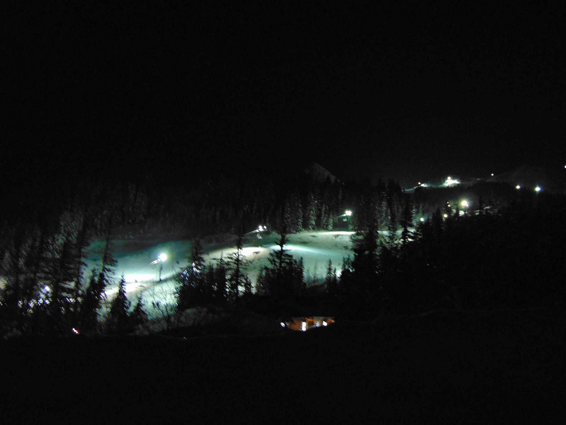 Ski news: This Utah Mountain Just Flew In Towers for a Six-Minute High-Speed Quad